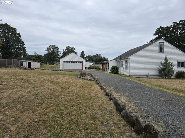 920 LEMONT St, St Helens, OR 97051