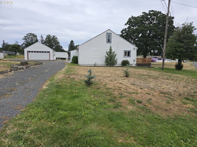 920 LEMONT St, St Helens, OR 97051