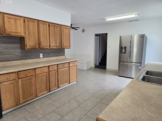 920 LEMONT St, St Helens, OR 97051