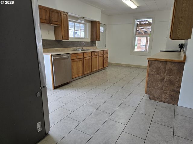 920 LEMONT St, St Helens, OR 97051
