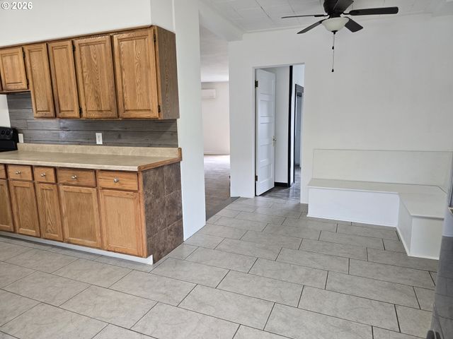 920 LEMONT St, St Helens, OR 97051