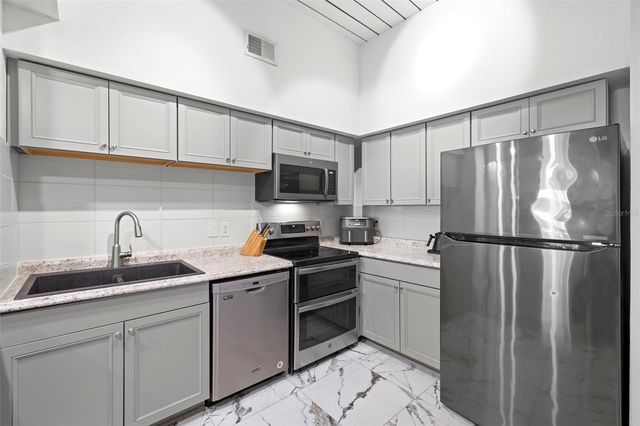 2410 W AZEELE STREET 214, Tampa, FL 33609