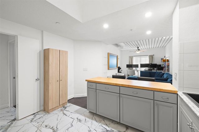 2410 W AZEELE STREET 214, Tampa, FL 33609