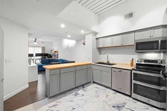 2410 W AZEELE STREET 214, Tampa, FL 33609