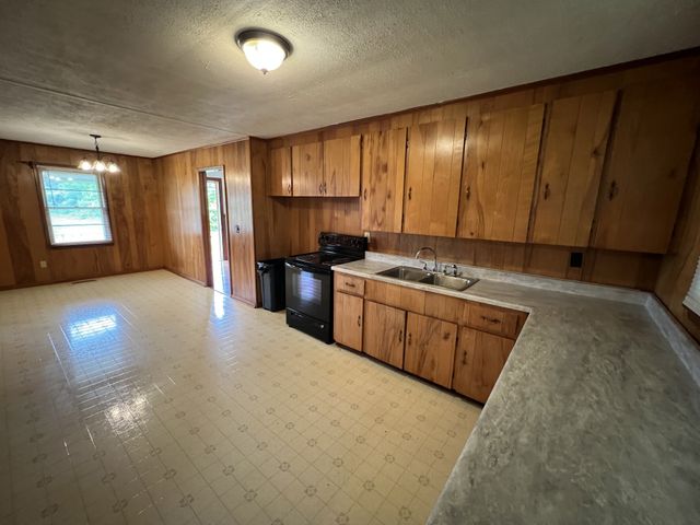 208 Lillian St, Winchester, TN 37398