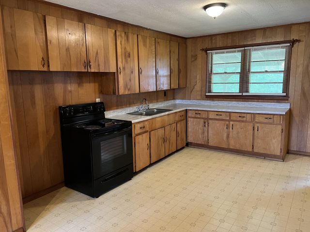 208 Lillian St, Winchester, TN 37398