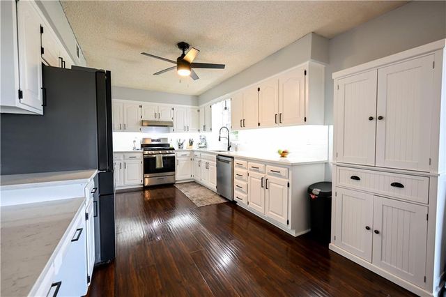 1212 Piccadilly Street, Blue Springs, MO 64014