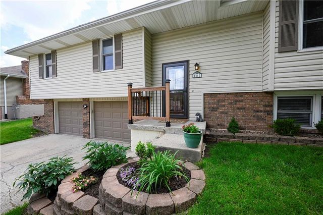 1212 Piccadilly Street, Blue Springs, MO 64014