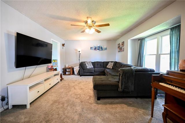 1212 Piccadilly Street, Blue Springs, MO 64014