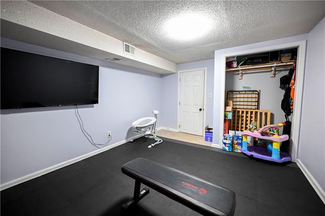1212 Piccadilly Street, Blue Springs, MO 64014