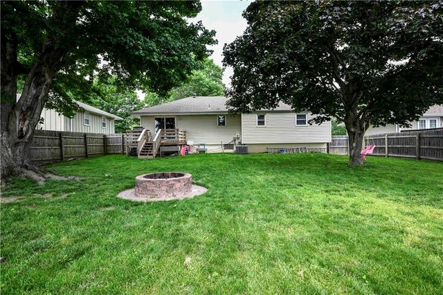 1212 Piccadilly Street, Blue Springs, MO 64014