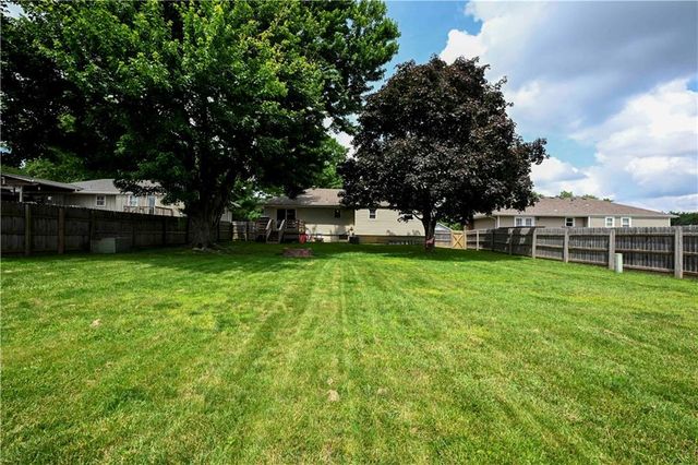 1212 Piccadilly Street, Blue Springs, MO 64014
