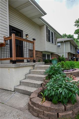 1212 Piccadilly Street, Blue Springs, MO 64014