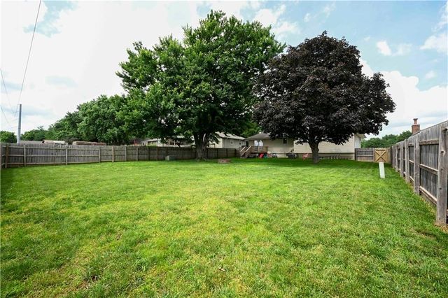 1212 Piccadilly Street, Blue Springs, MO 64014