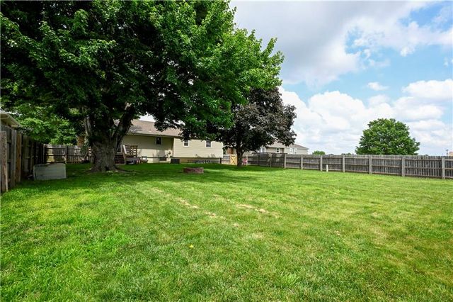 1212 Piccadilly Street, Blue Springs, MO 64014