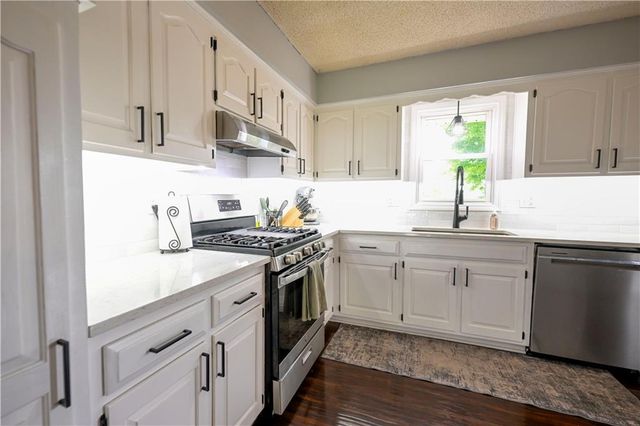 1212 Piccadilly Street, Blue Springs, MO 64014