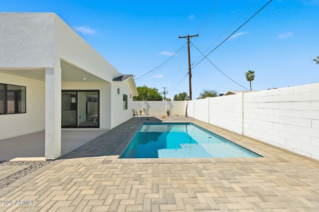 8448 E CAMBRIDGE Avenue, Scottsdale, AZ 85257