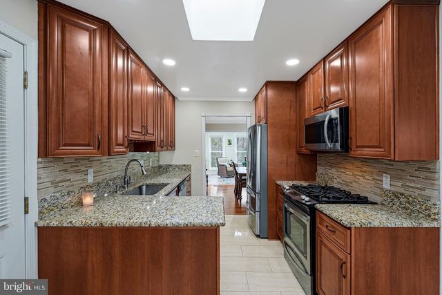 5425 GOVERNOR YEARDLEY DR, Fairfax, VA 22032