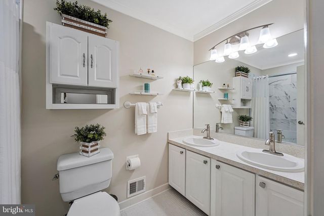 5425 GOVERNOR YEARDLEY DR, Fairfax, VA 22032