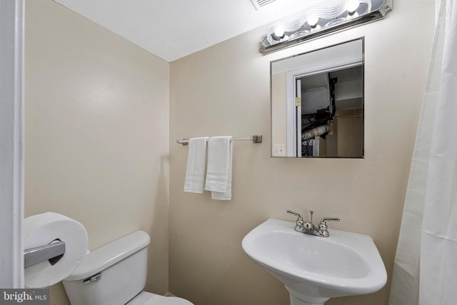 5425 GOVERNOR YEARDLEY DR, Fairfax, VA 22032