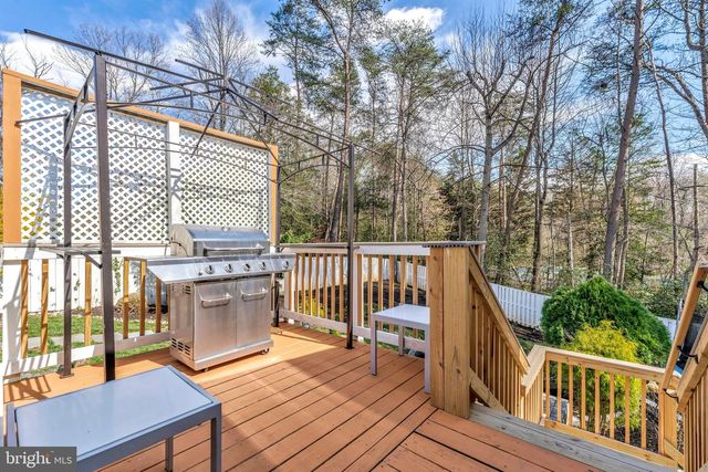 5425 GOVERNOR YEARDLEY DR, Fairfax, VA 22032