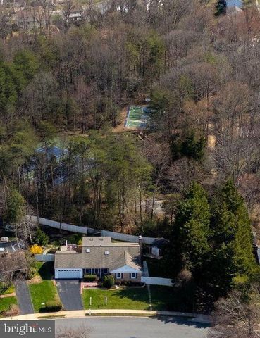 5425 GOVERNOR YEARDLEY DR, Fairfax, VA 22032