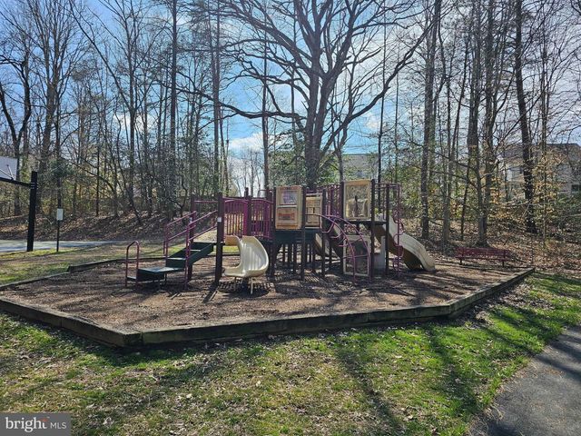 5425 GOVERNOR YEARDLEY DR, Fairfax, VA 22032