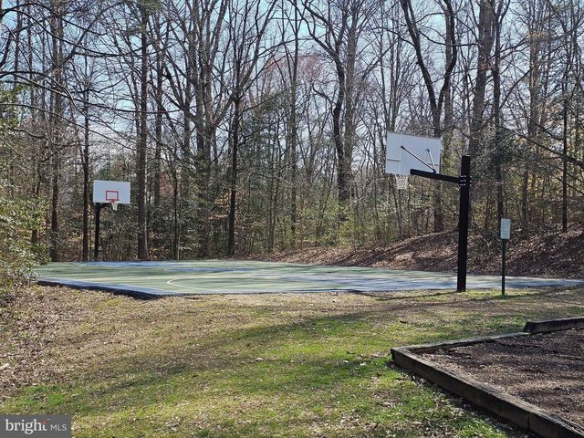 5425 GOVERNOR YEARDLEY DR, Fairfax, VA 22032