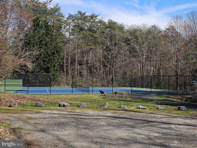 5425 GOVERNOR YEARDLEY DR, Fairfax, VA 22032