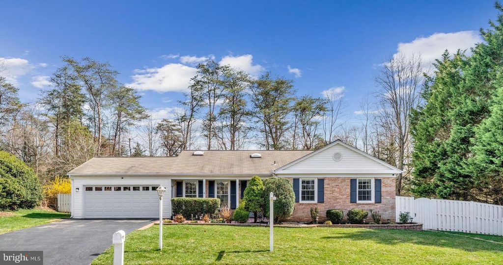 5425 GOVERNOR YEARDLEY DR, Fairfax, VA 22032