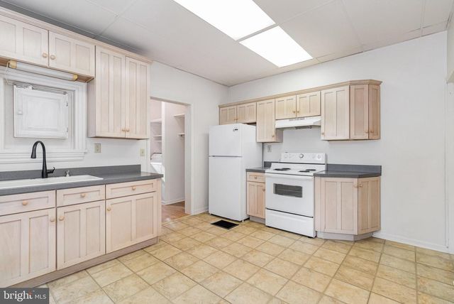 302 JUNIATA ST, Dauphin, PA 17018