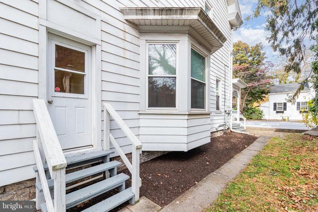 302 JUNIATA ST, Dauphin, PA 17018