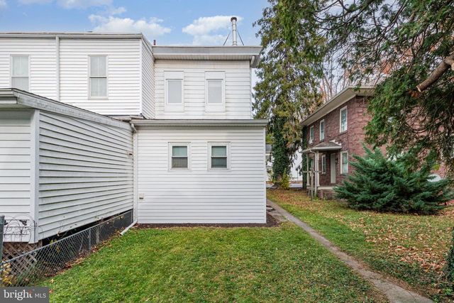 302 JUNIATA ST, Dauphin, PA 17018