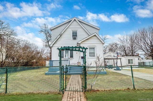 180 25th Street, Copiague, NY 11726