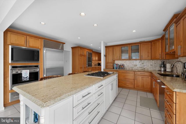 43 SOUTHWOOD DR, Cherry Hill, NJ 08003