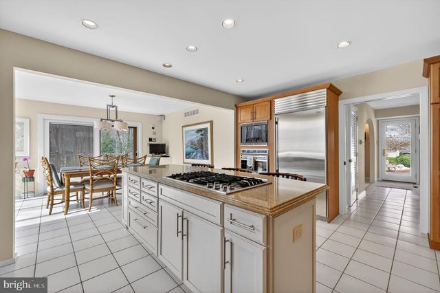 43 SOUTHWOOD DR, Cherry Hill, NJ 08003