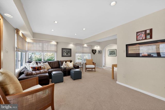 43 SOUTHWOOD DR, Cherry Hill, NJ 08003