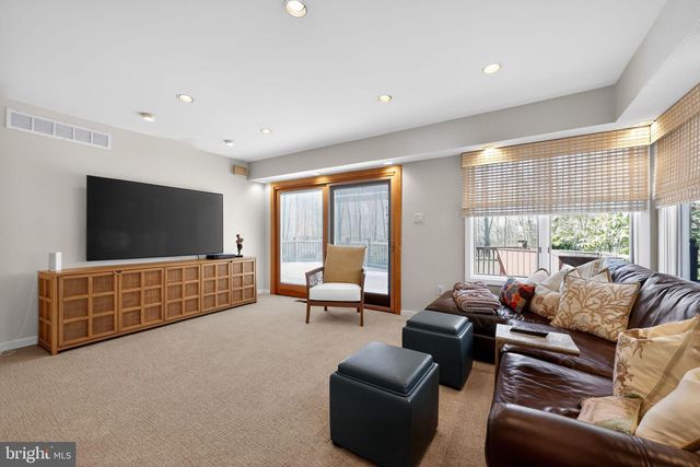 43 SOUTHWOOD DR, Cherry Hill, NJ 08003