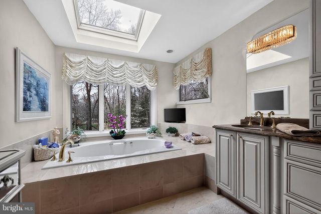 43 SOUTHWOOD DR, Cherry Hill, NJ 08003