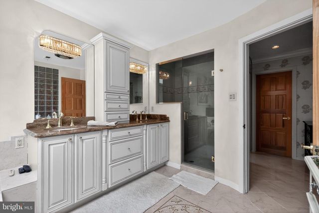 43 SOUTHWOOD DR, Cherry Hill, NJ 08003