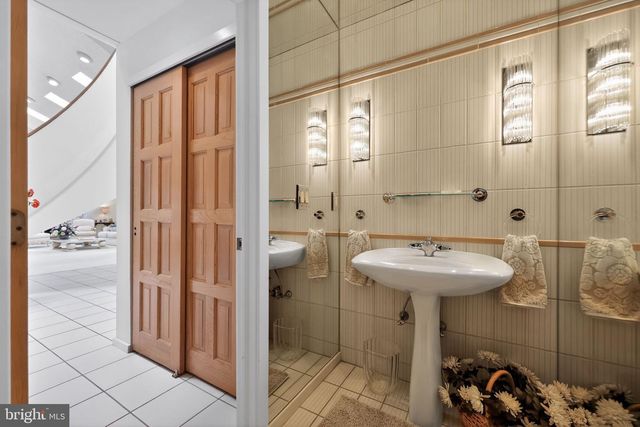 43 SOUTHWOOD DR, Cherry Hill, NJ 08003