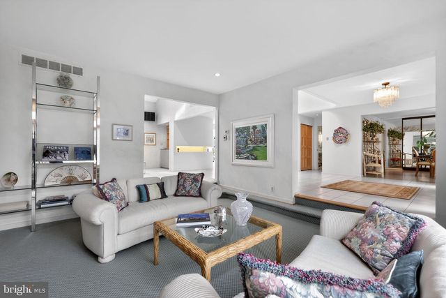 43 SOUTHWOOD DR, Cherry Hill, NJ 08003