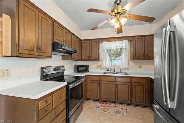 1620 Lazy Lane, High Point, NC 27265