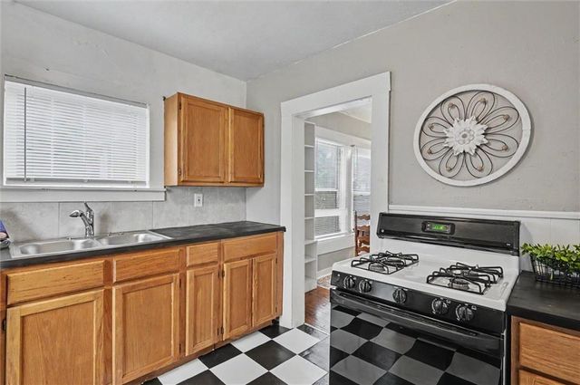1118 Pennsylvania Street, Lawrence, KS 66044