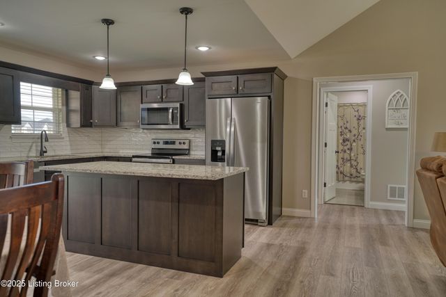 234 Williamsburg Dr, Mt Washington, KY 40047