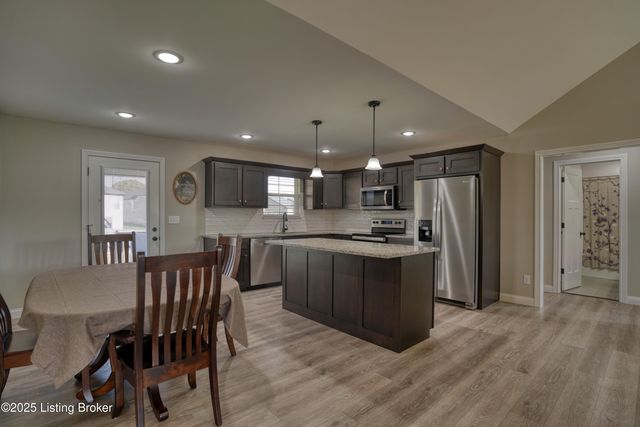 234 Williamsburg Dr, Mt Washington, KY 40047