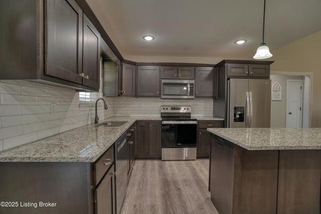 234 Williamsburg Dr, Mt Washington, KY 40047