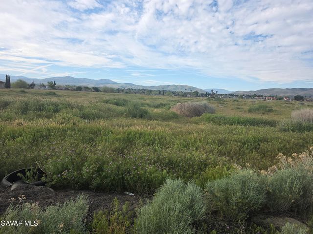 28th Ste Vic Avenue R8, Palmdale, CA 93550