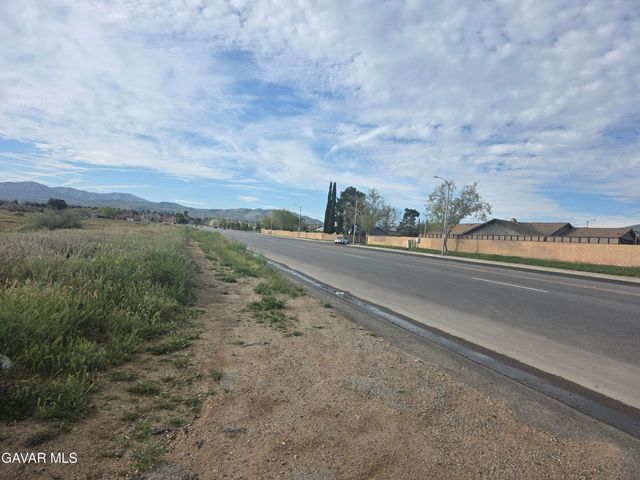 28th Ste Vic Avenue R8, Palmdale, CA 93550