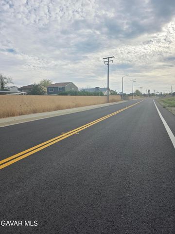 28th Ste Vic Avenue R8, Palmdale, CA 93550